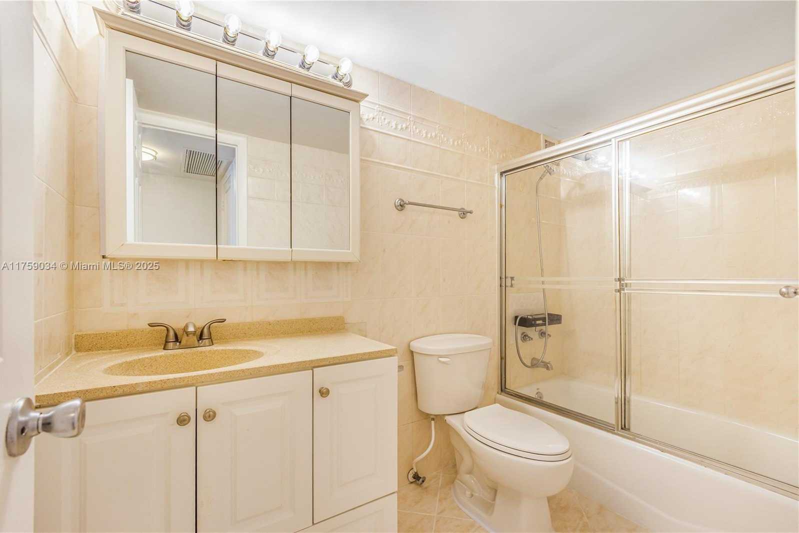 Small Image of 5555 COLLINS AVE #16K, Miami Beach Number 25