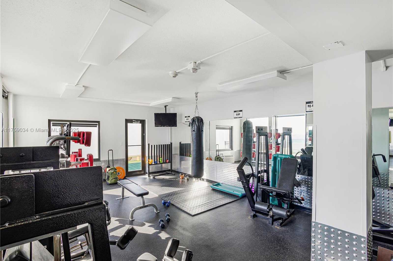 Small Image of 5555 COLLINS AVE #16K, Miami Beach Number 35