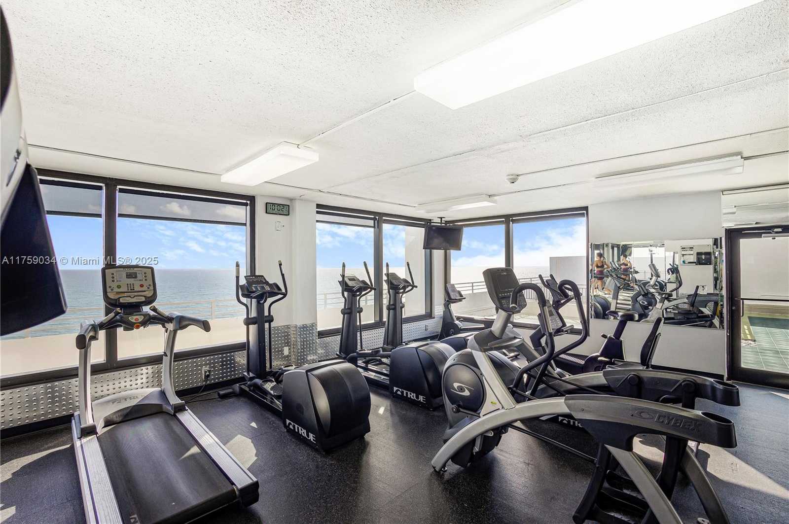 Small Image of 5555 COLLINS AVE #16K, Miami Beach Number 39