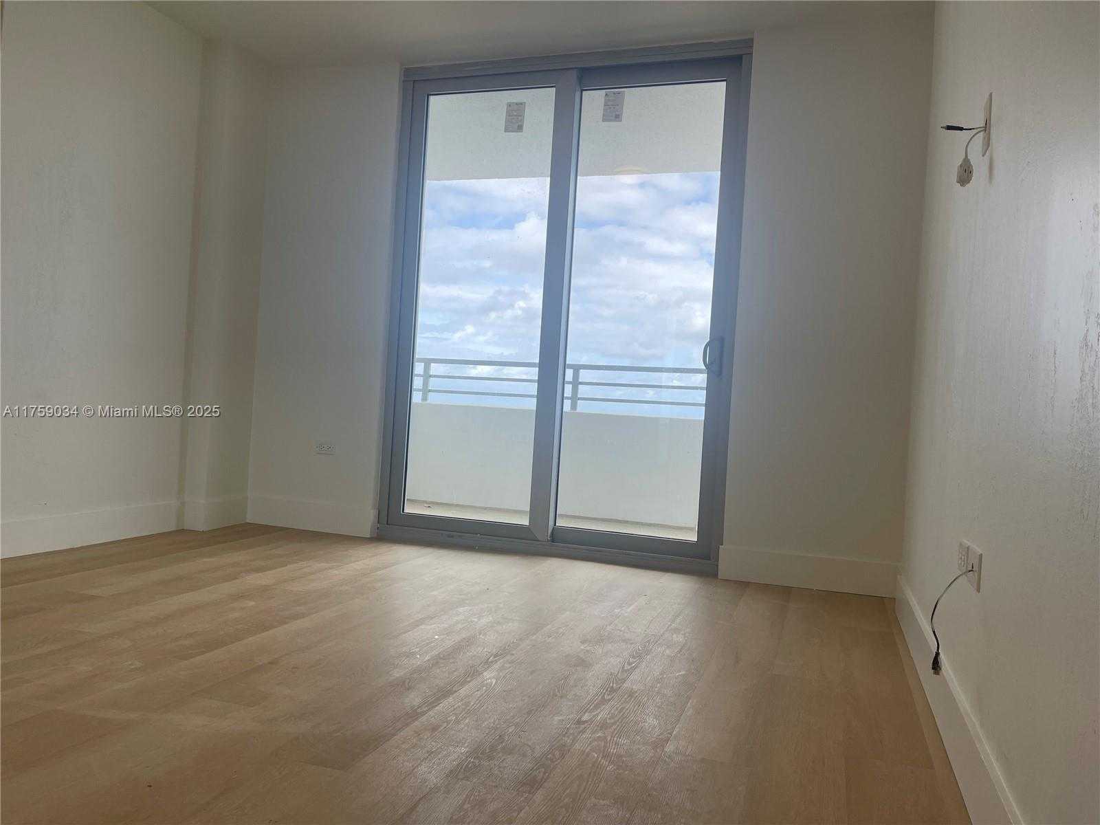 Small Image of 5555 COLLINS AVE #16K, Miami Beach Number 6