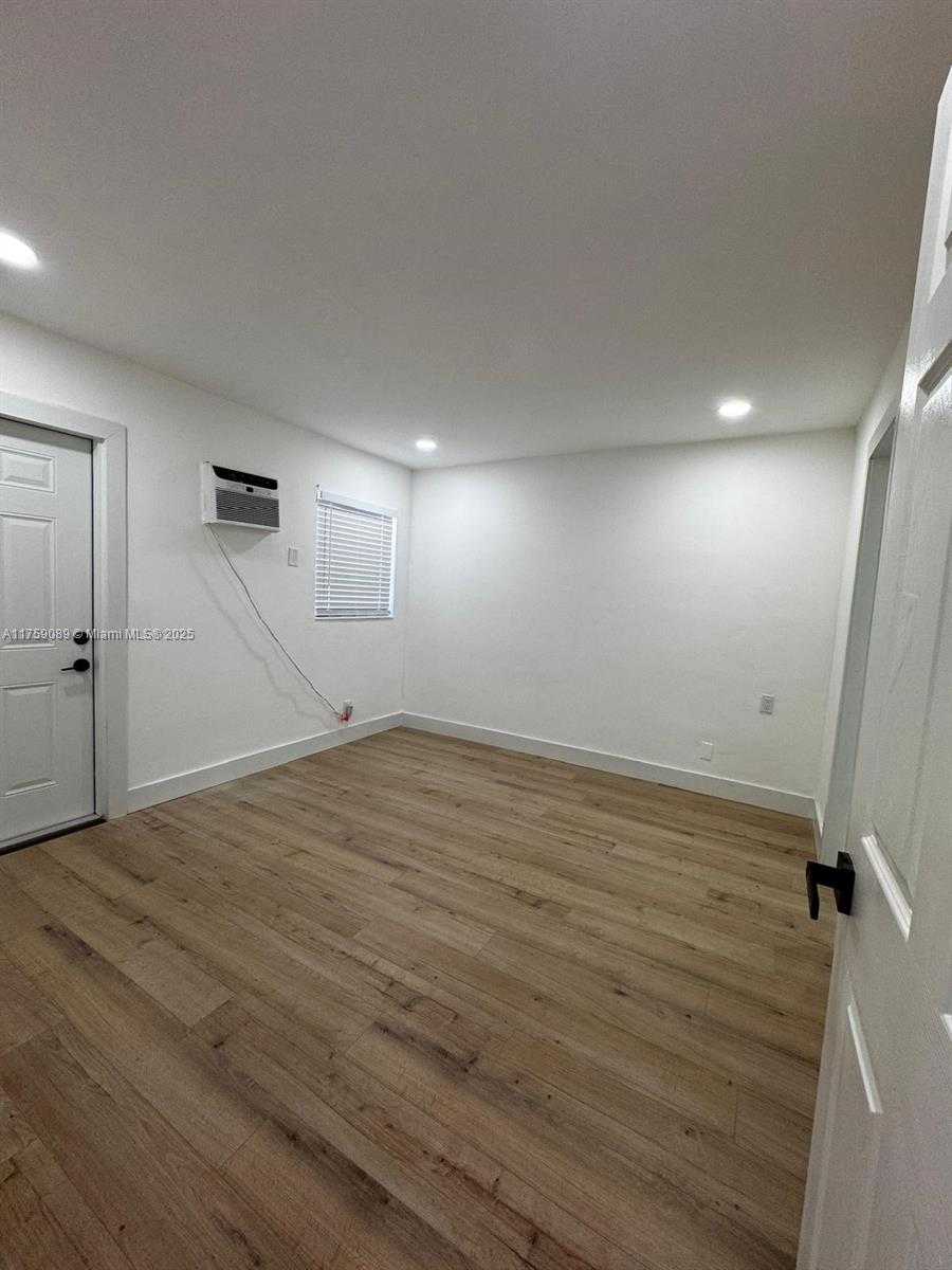 Small Image of 2649 VAN BUREN ST #1, Hollywood Number 17