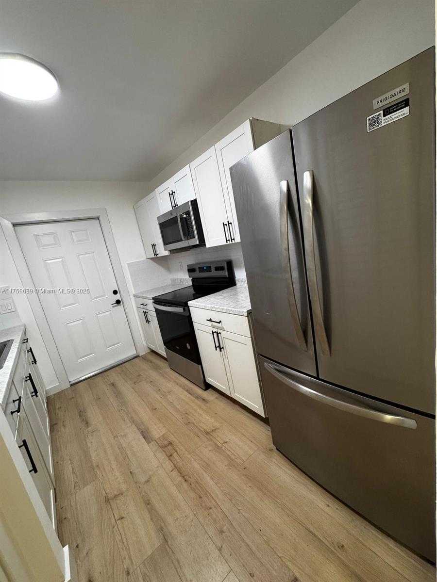 Small Image of 2649 VAN BUREN ST #1, Hollywood Number 18