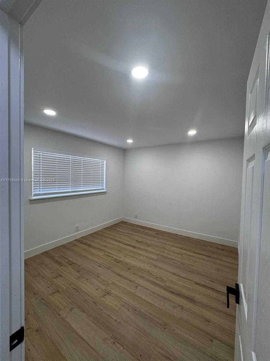 Small Image of 2649 VAN BUREN ST #1, Hollywood Number 6