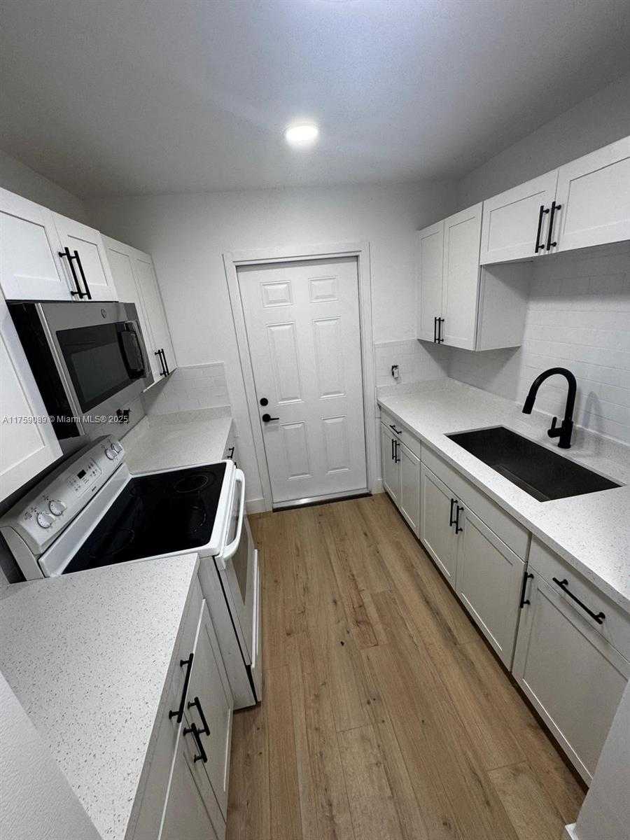 Small Image of 2649 VAN BUREN ST #1, Hollywood Number 7