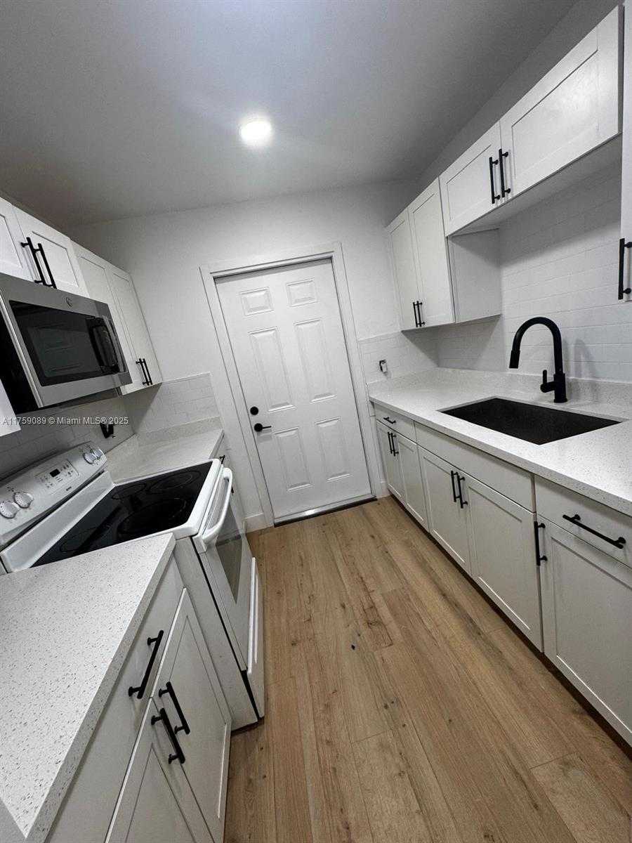 Small Image of 2649 VAN BUREN ST #1, Hollywood Number 8