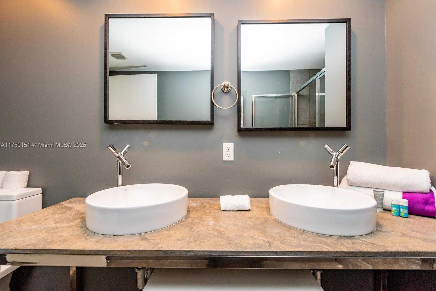 Small Image of 485 BRICKELL AVE #2302, Miami Number 11