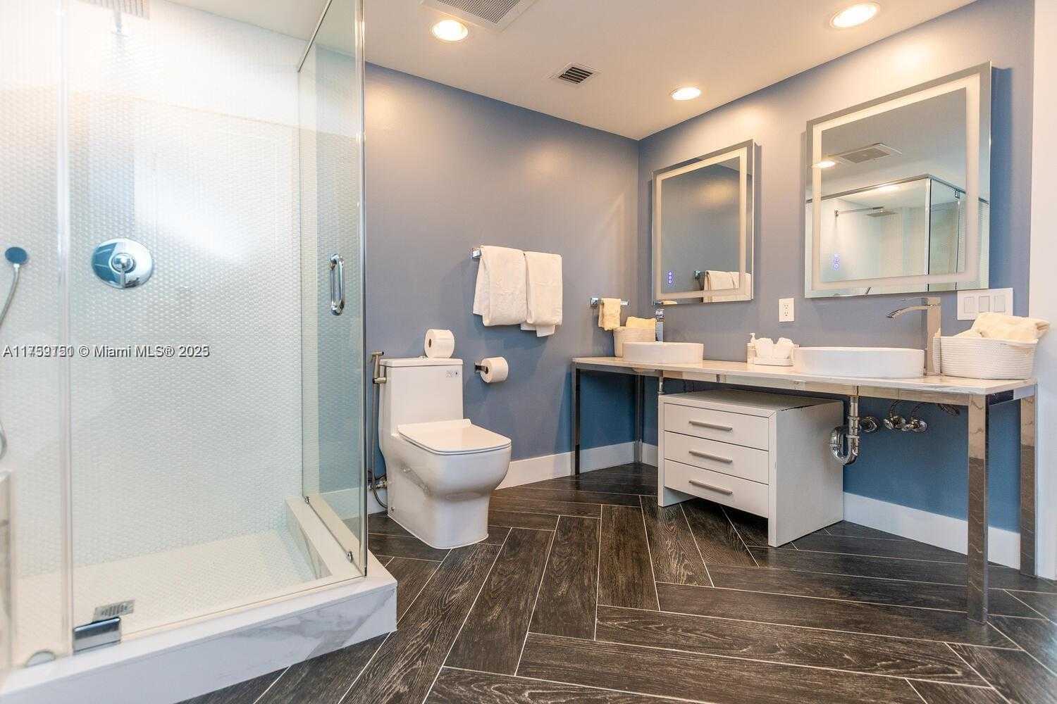 Small Image of 485 BRICKELL AVE #2302, Miami Number 15