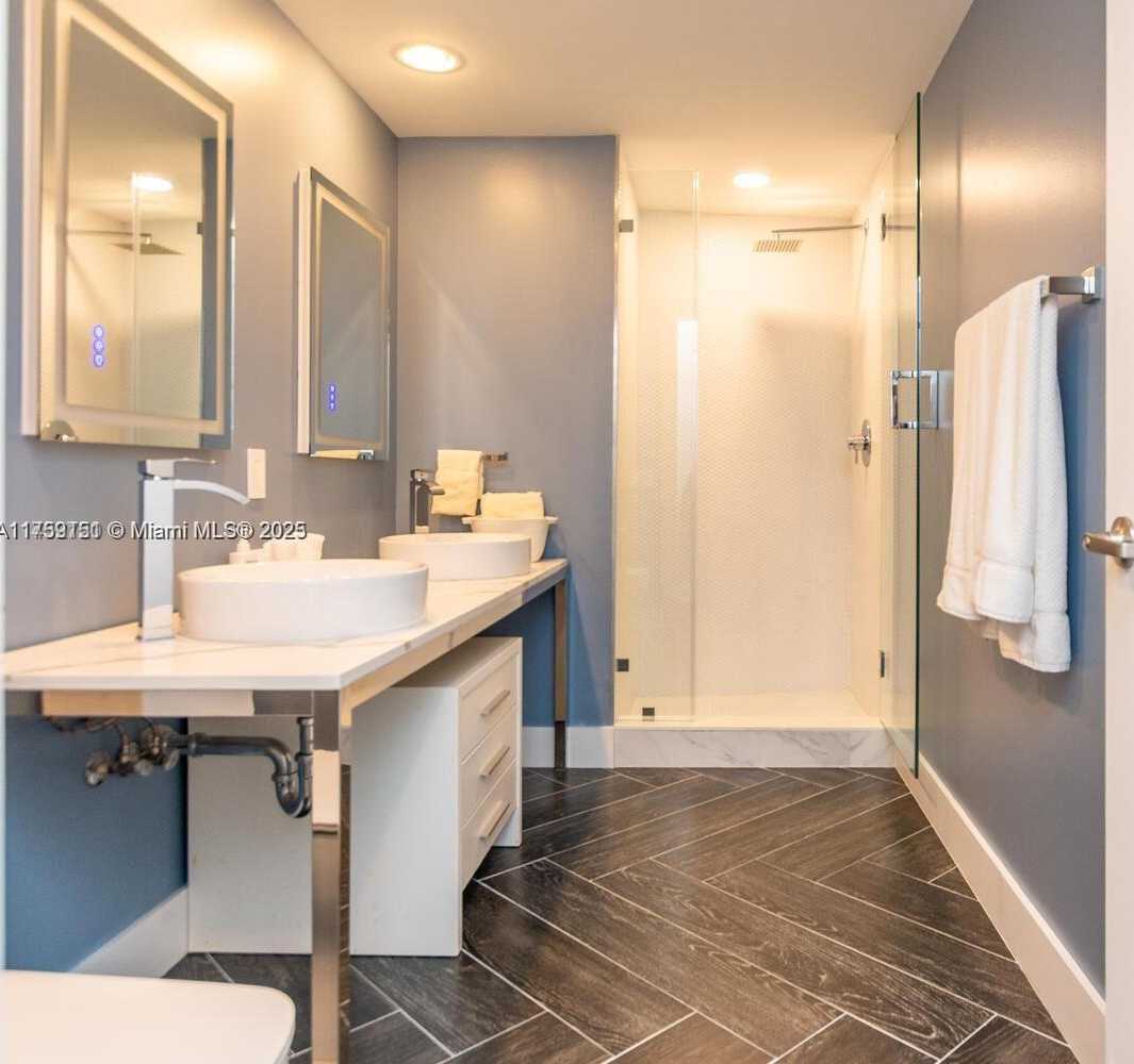 Small Image of 485 BRICKELL AVE #2302, Miami Number 16