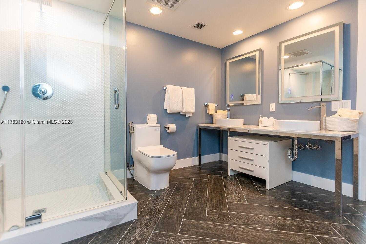 Small Image of 485 BRICKELL AVE #2302, Miami Number 21