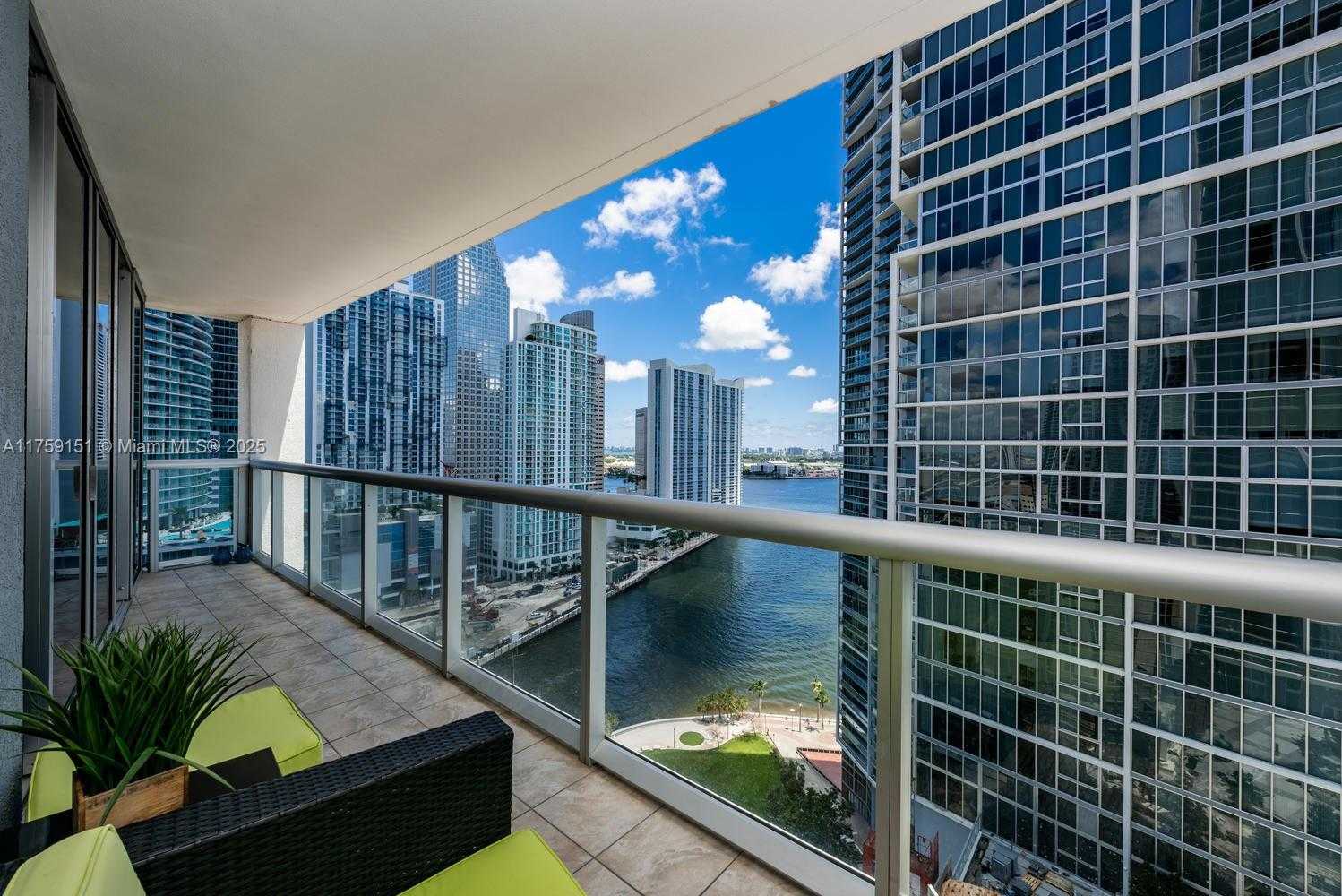 Small Image of 485 BRICKELL AVE #2302, Miami Number 7