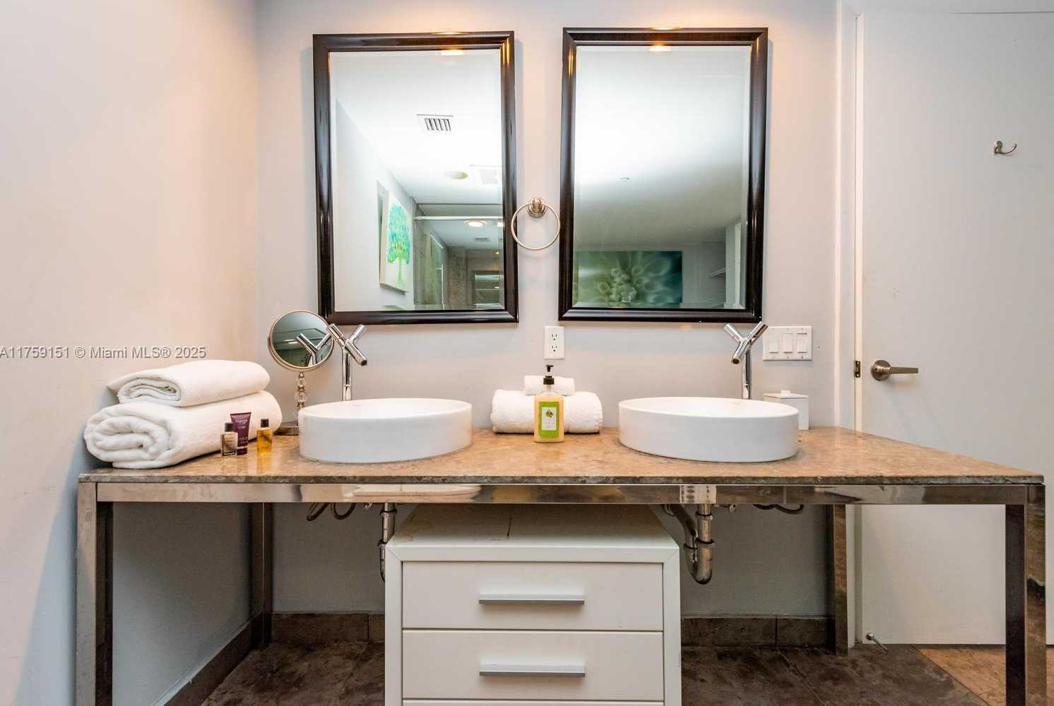Small Image of 485 BRICKELL AVE #2302, Miami Number 9