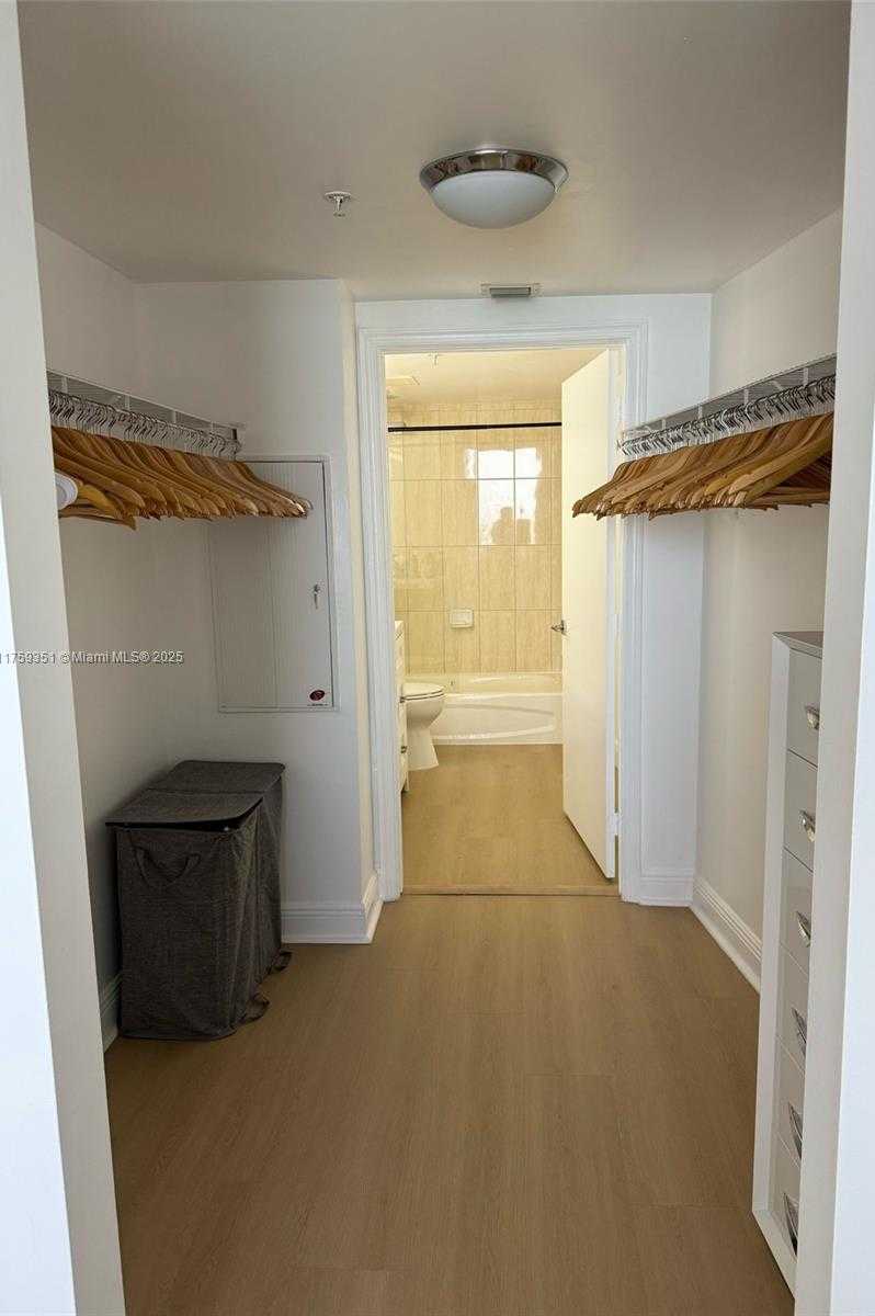 Small Image of 1750 NORTH BAYSHORE DR #5401, Miami Number 11