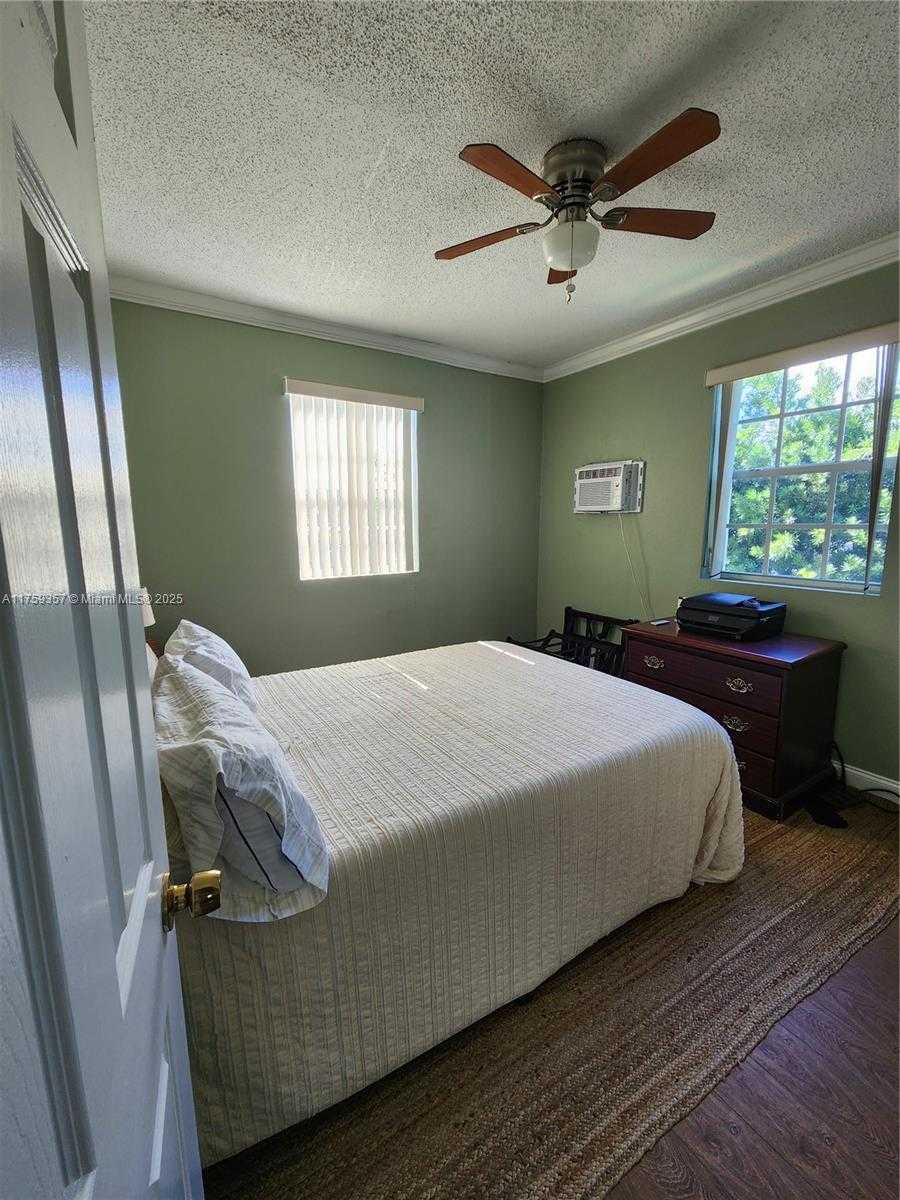 Small Image of 319 #4, Hollywood Number 13