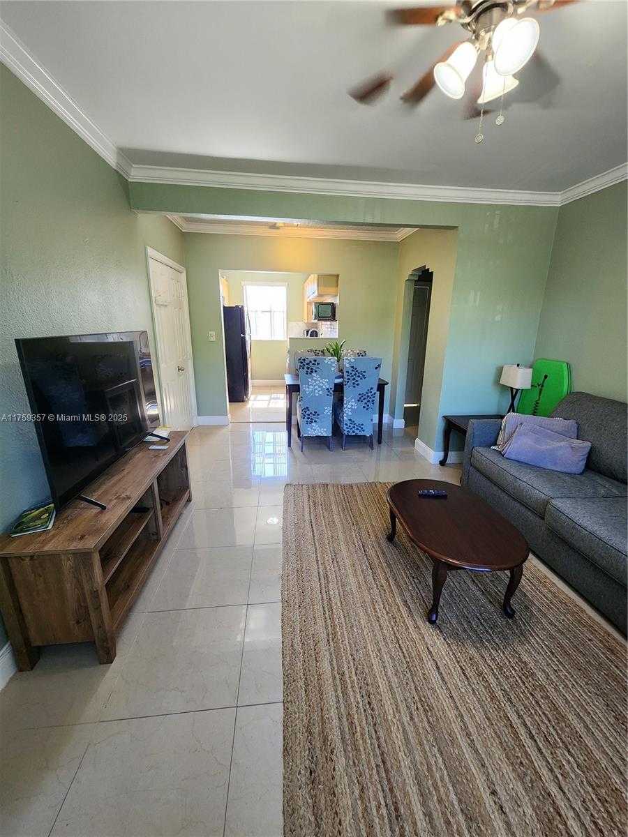 Small Image of 319 #4, Hollywood Number 7
