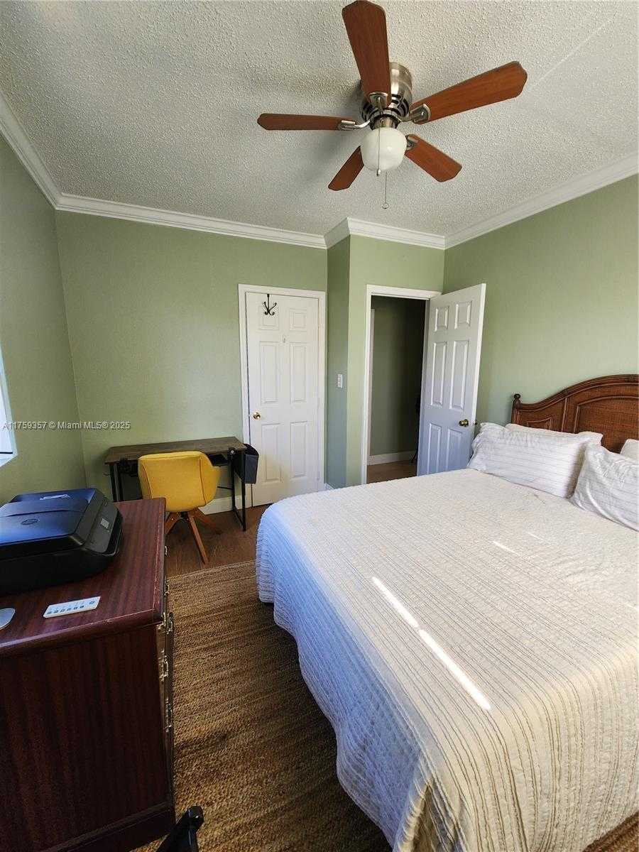 Small Image of 319 #4, Hollywood Number 9