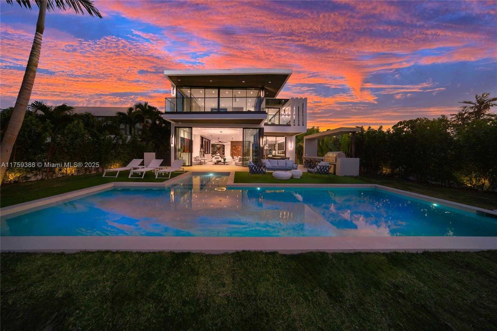 Small Image of 315 NORTH SHORE DR, Miami Beach Number 2