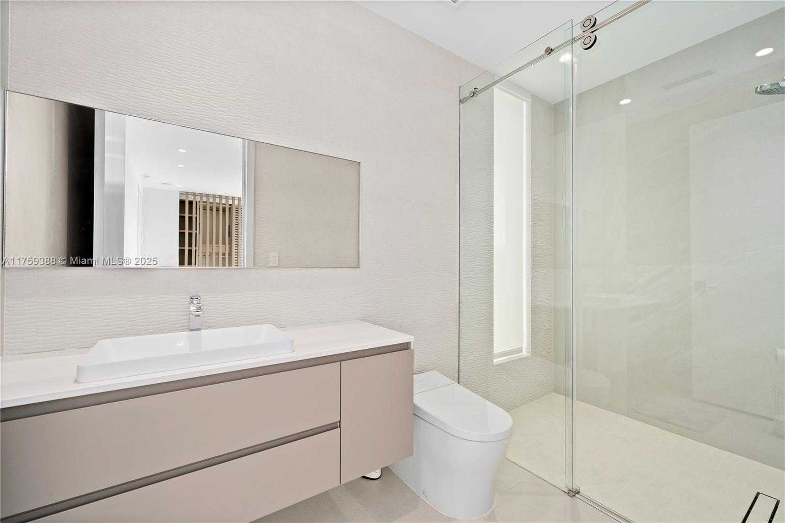 Small Image of 315 NORTH SHORE DR, Miami Beach Number 47