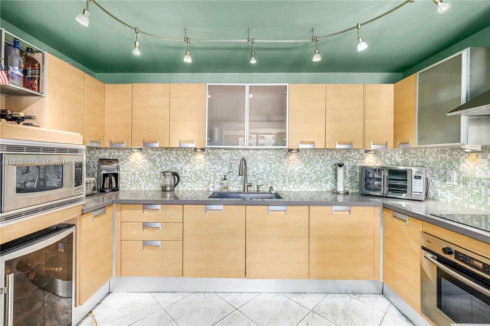 Small Image of 1623 Collins Ave, Miami Beach, FL 33139, USA Number 28