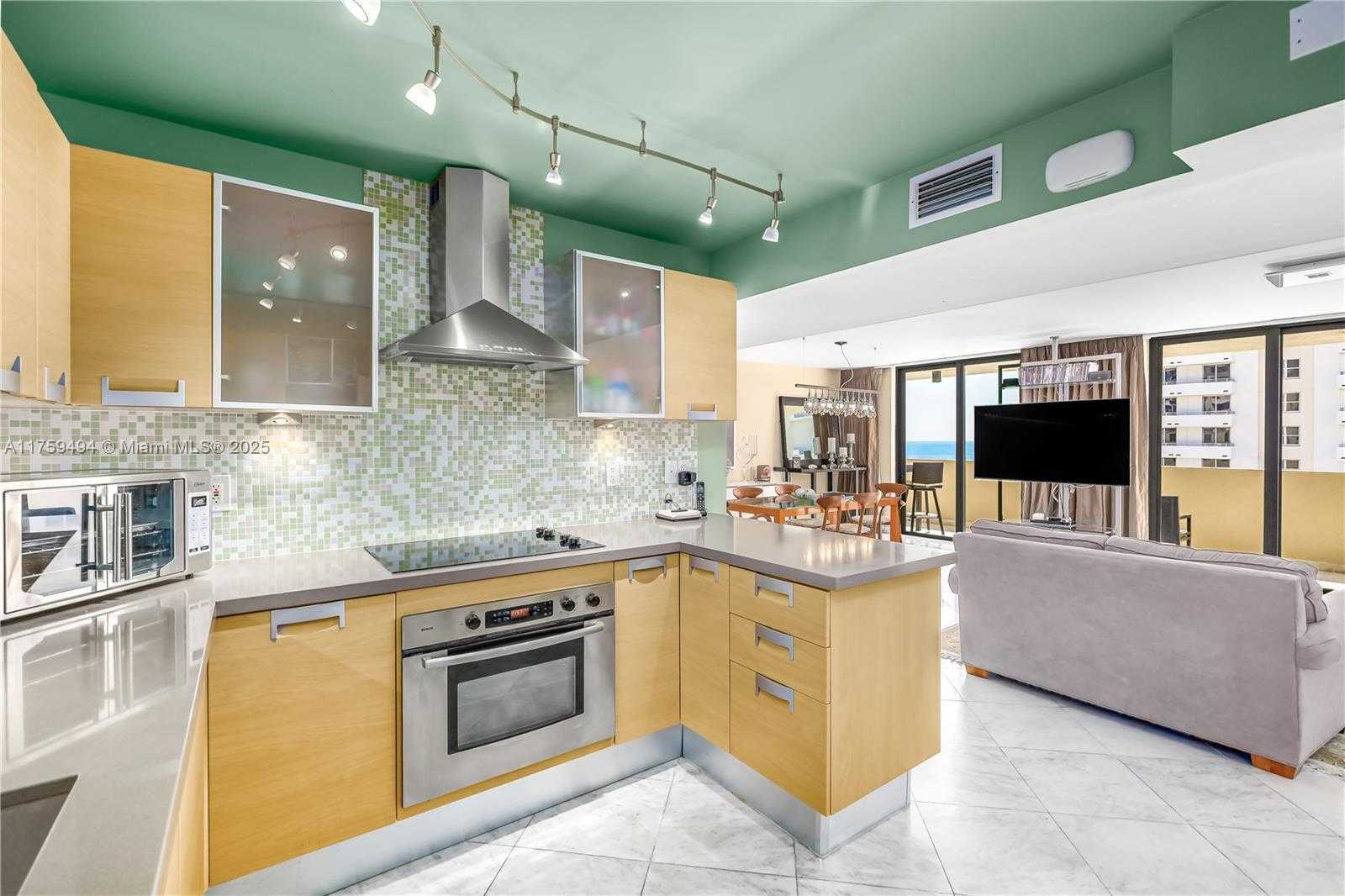 Small Image of 1623 Collins Ave, Miami Beach, FL 33139, USA Number 29