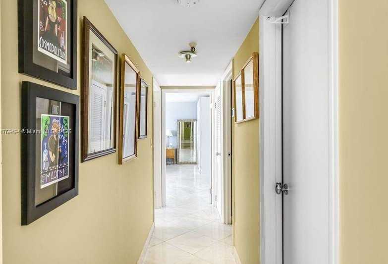 Small Image of 1623 Collins Ave, Miami Beach, FL 33139, USA Number 30