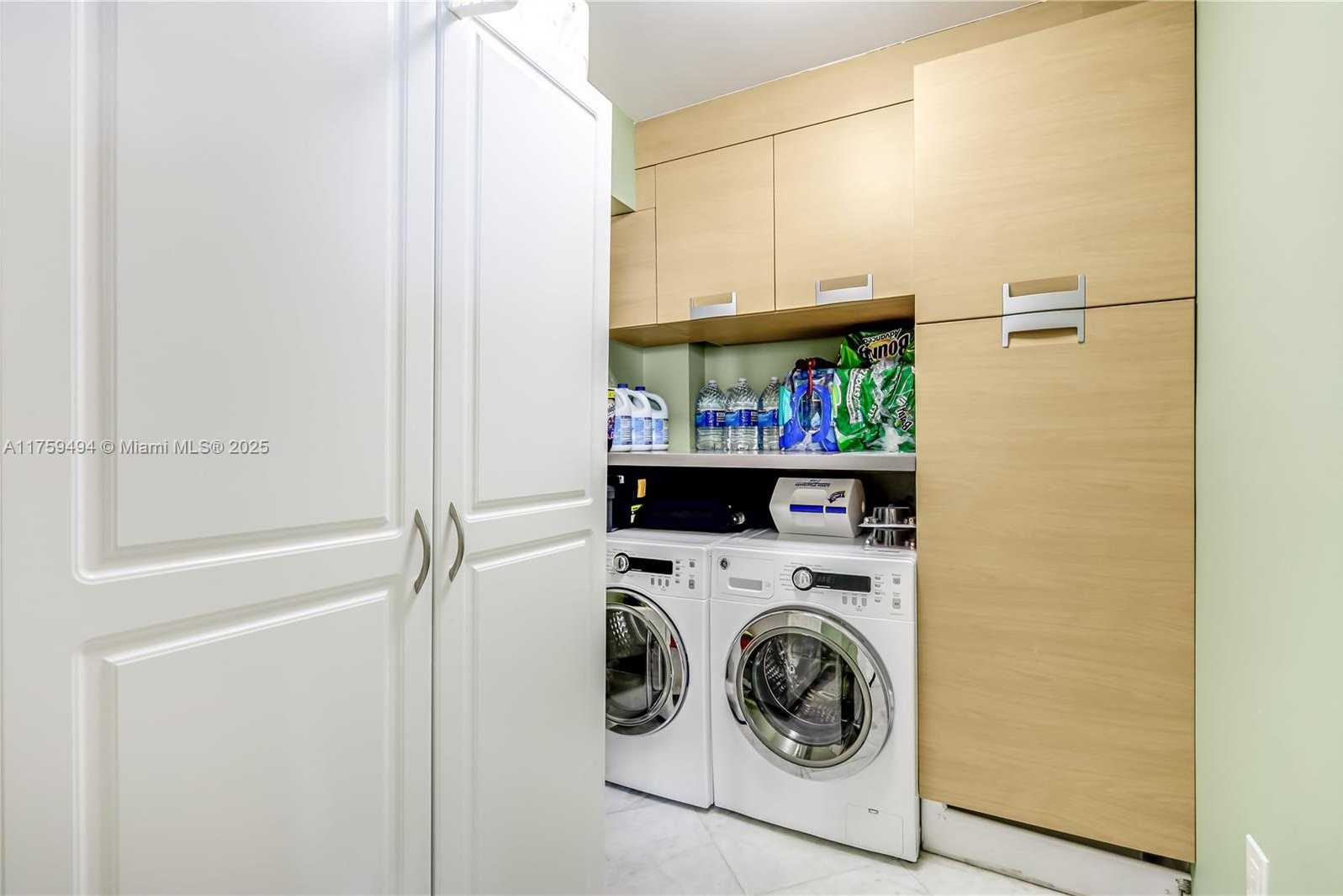 Small Image of 1623 Collins Ave, Miami Beach, FL 33139, USA Number 31