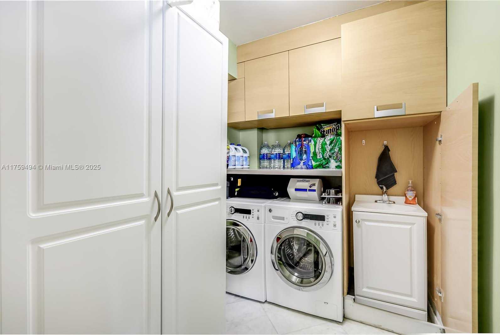 Small Image of 1623 Collins Ave, Miami Beach, FL 33139, USA Number 32