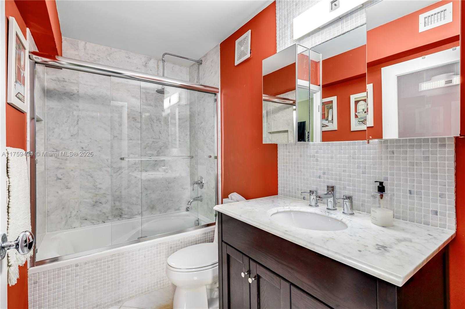 Small Image of 1623 Collins Ave, Miami Beach, FL 33139, USA Number 39