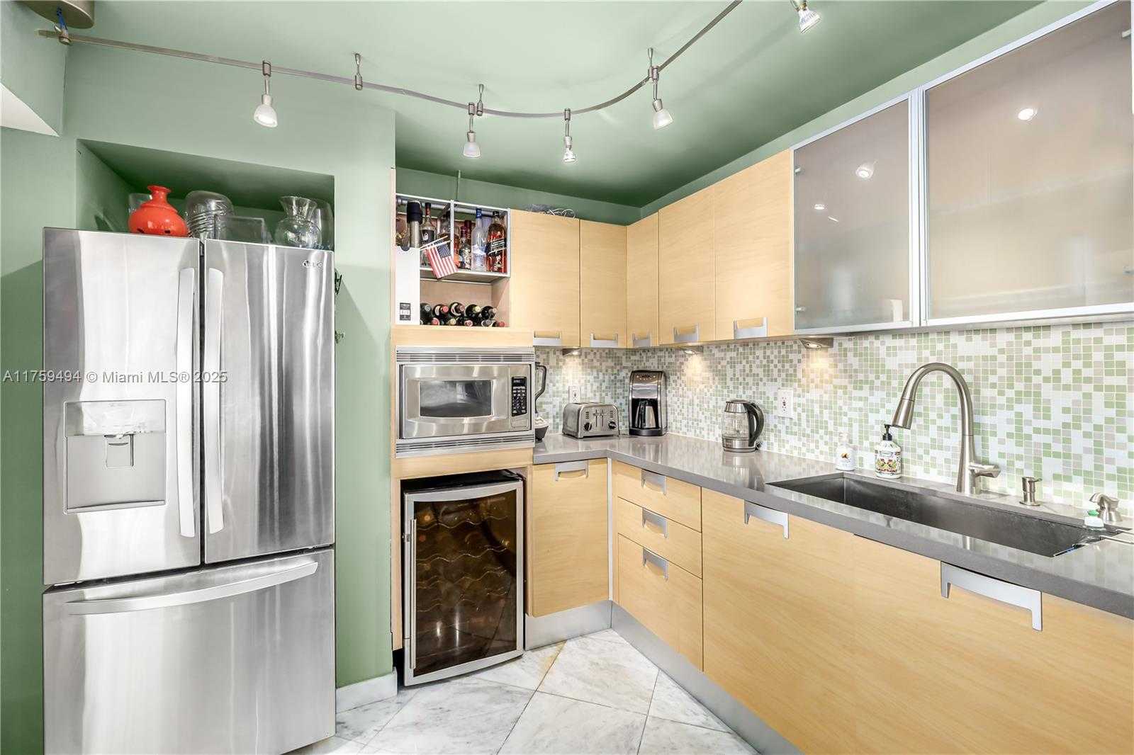 Small Image of 1623 Collins Ave, Miami Beach, FL 33139, USA Number 9