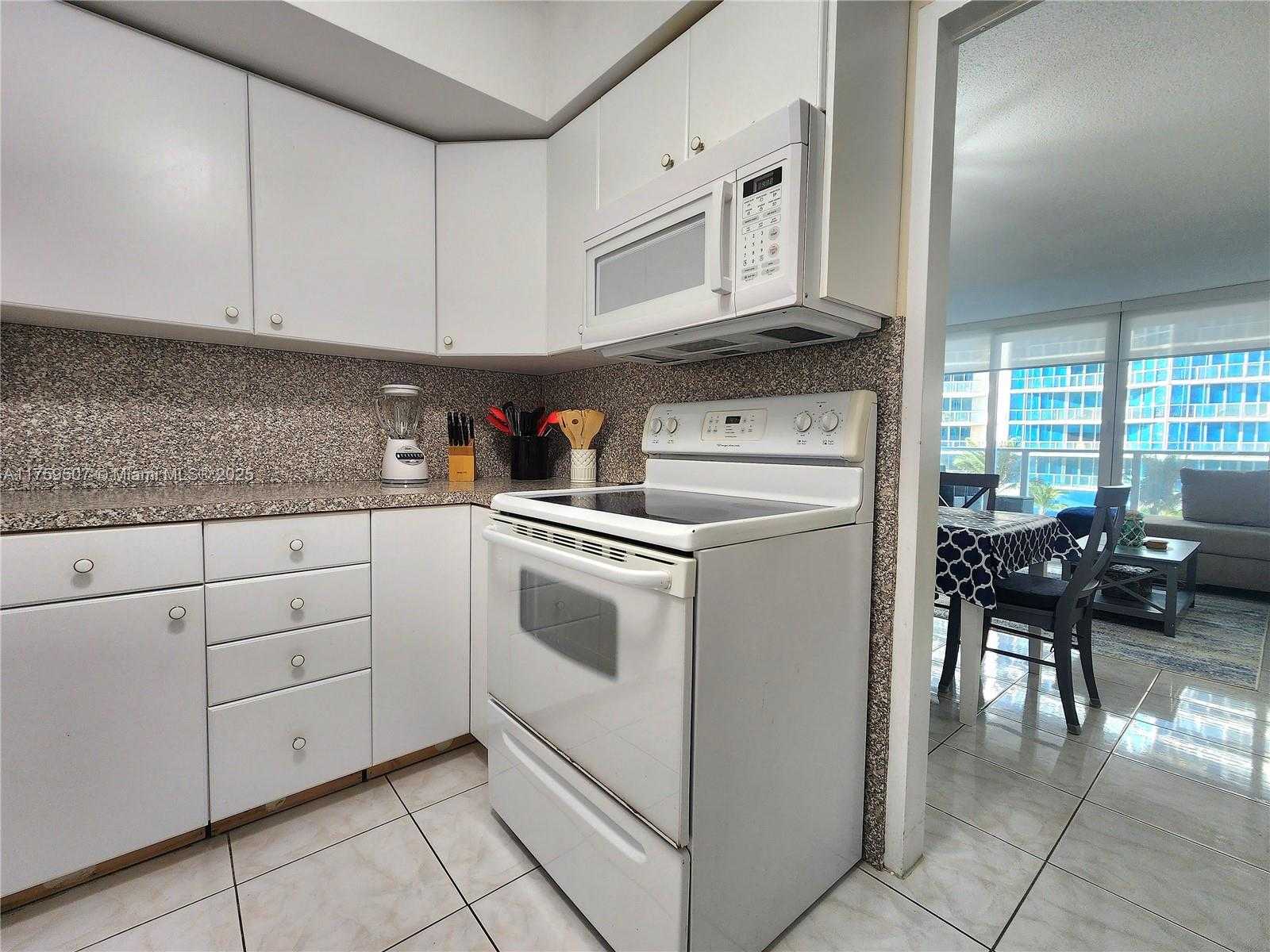 Small Image of 3505 SOUTH OCEAN DR #508, Hollywood Number 10