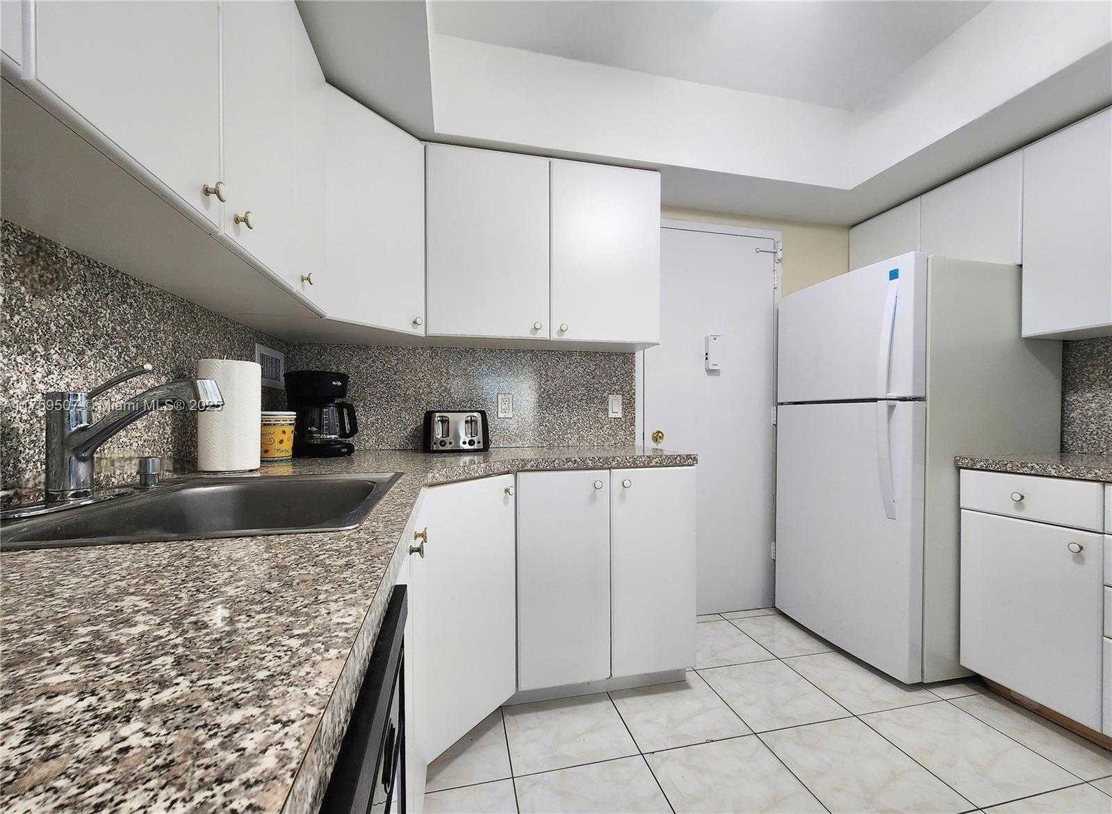 Small Image of 3505 SOUTH OCEAN DR #508, Hollywood Number 9