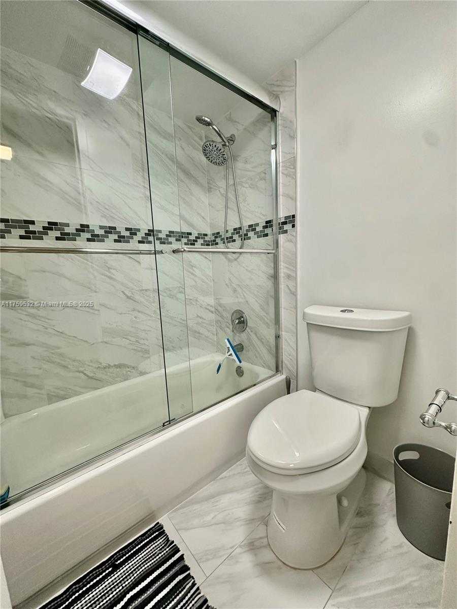 Small Image of 100 BAYVIEW DR #1504, Sunny Isles Beach Number 12