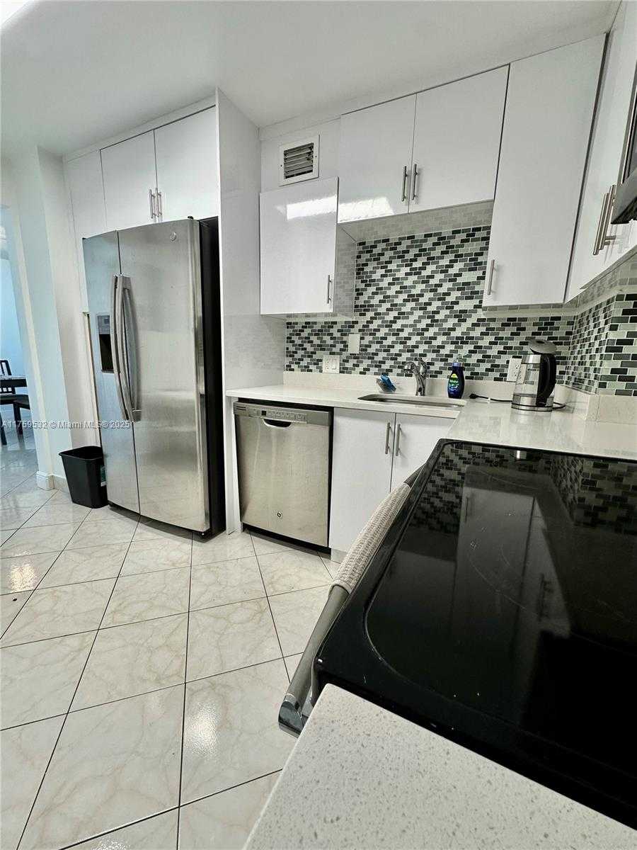 Small Image of 100 BAYVIEW DR #1504, Sunny Isles Beach Number 14
