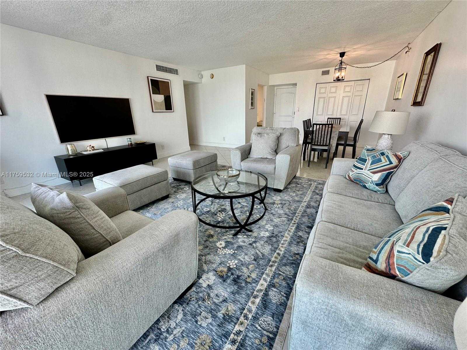 Small Image of 100 BAYVIEW DR #1504, Sunny Isles Beach Number 4