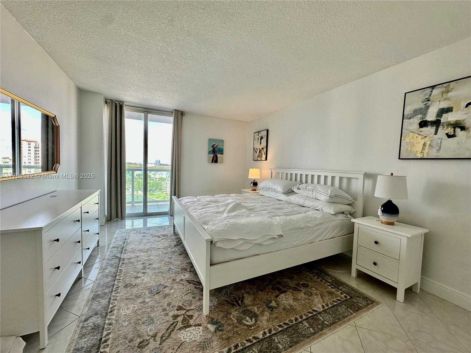 Small Image of 100 BAYVIEW DR #1504, Sunny Isles Beach Number 8
