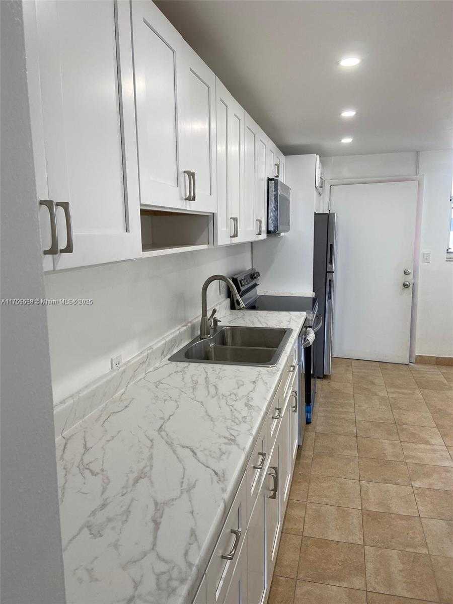 Small Image of 3660 NORTH EAST 166TH ST #810, North Miami Beach Number 3