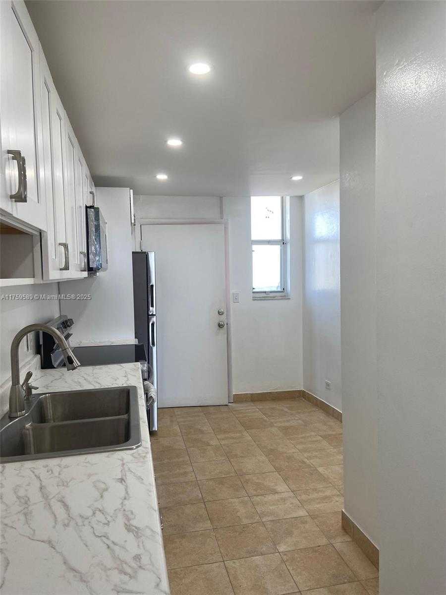 Small Image of 3660 NORTH EAST 166TH ST #810, North Miami Beach Number 4
