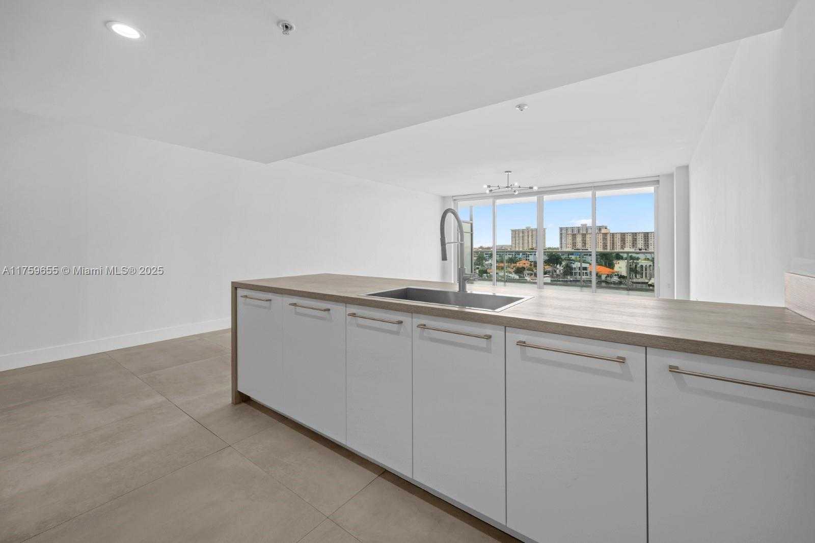 Small Image of 400 SUNNY ISLES BLVD #705, Sunny Isles Beach Number 4