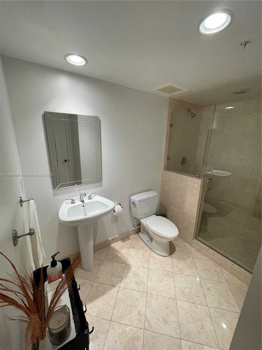 Small Image of 1745 Hallandale Beach Blvd, Hallandale Beach, FL 33009, USA Number 21