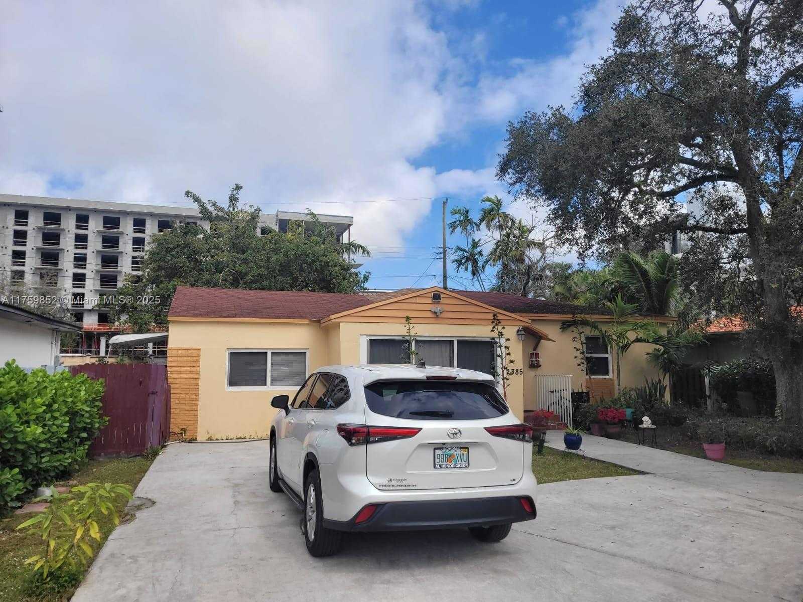Small Image of 2385 NORTH EAST 185TH ST #1, Miami Number 3