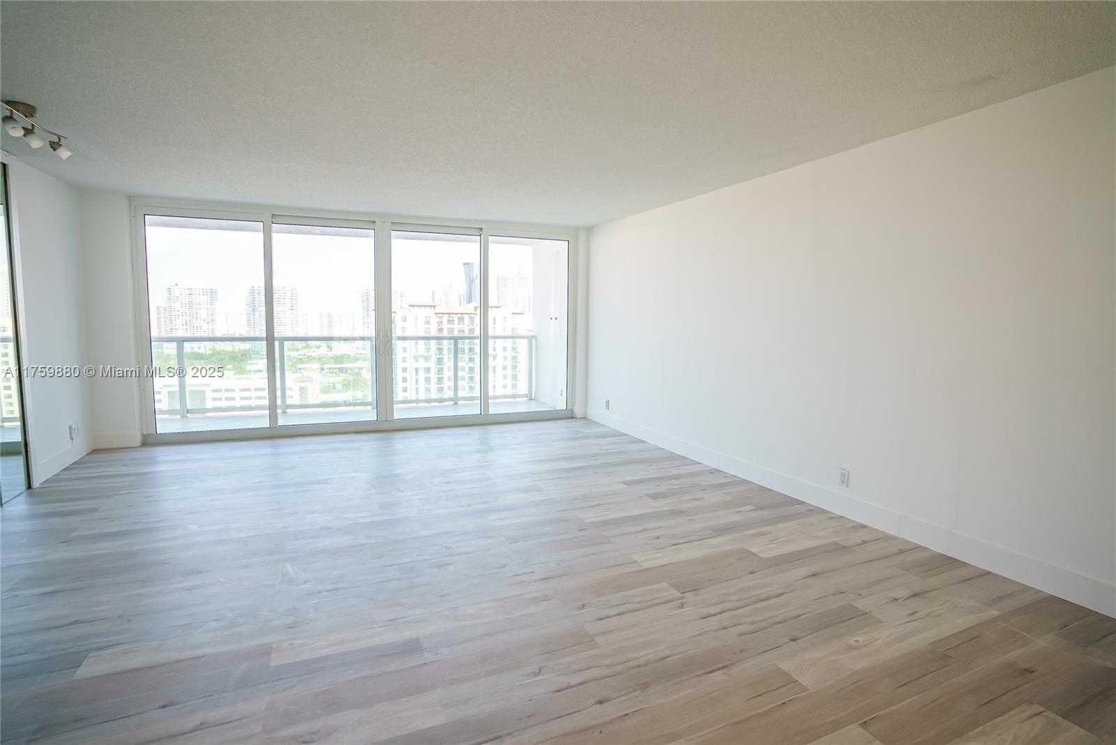 Small Image of 100 BAYVIEW DR #2028, Sunny Isles Beach Number 10