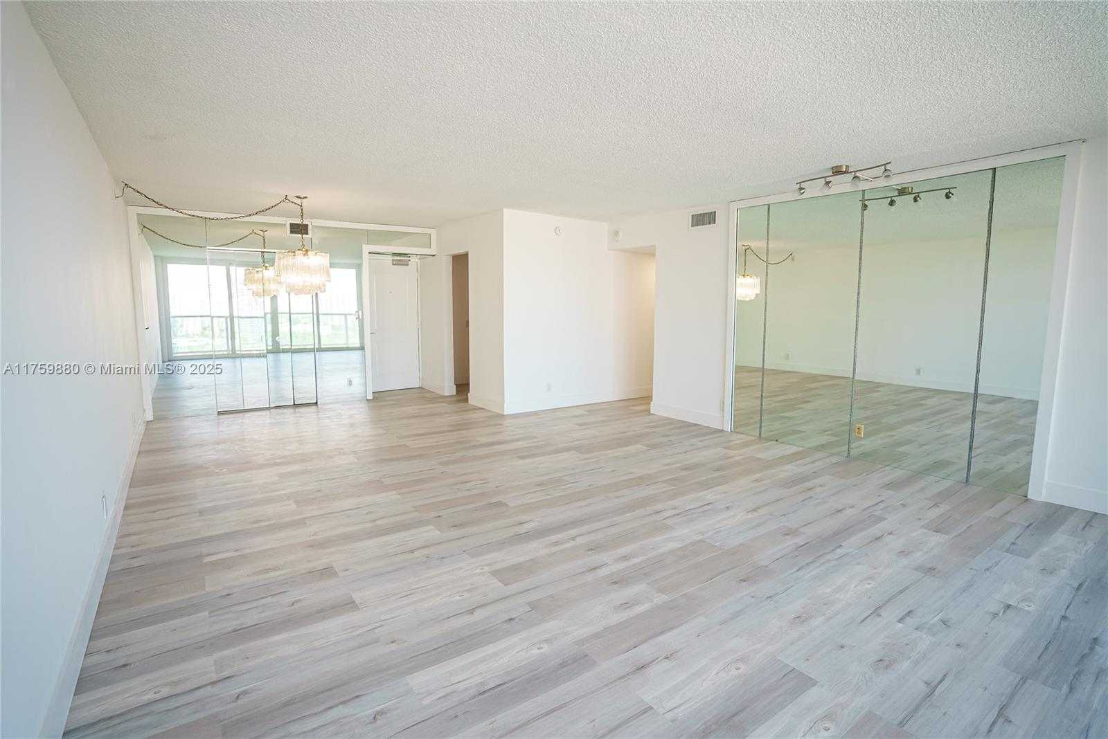 Small Image of 100 BAYVIEW DR #2028, Sunny Isles Beach Number 12