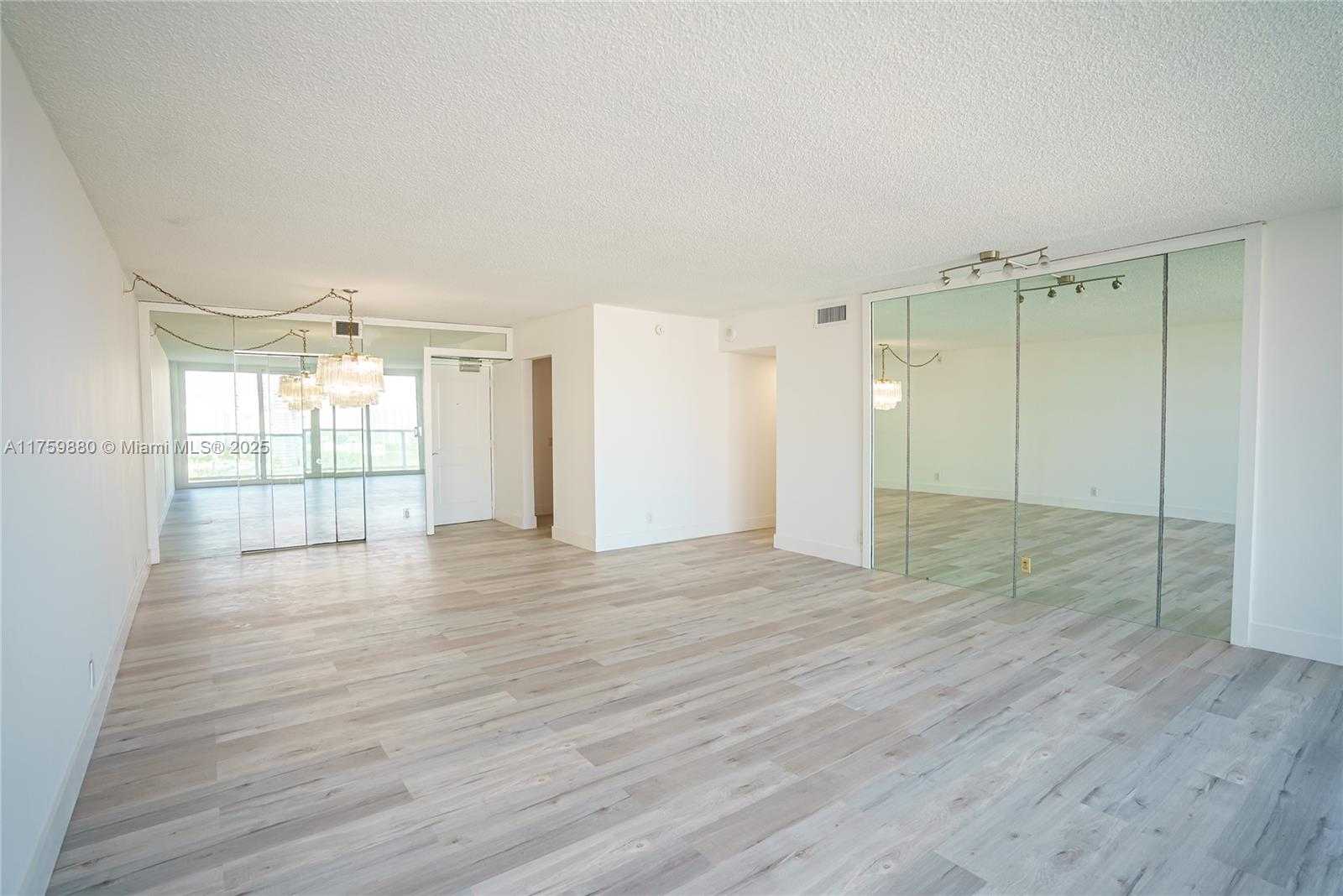Small Image of 100 BAYVIEW DR #2028, Sunny Isles Beach Number 13