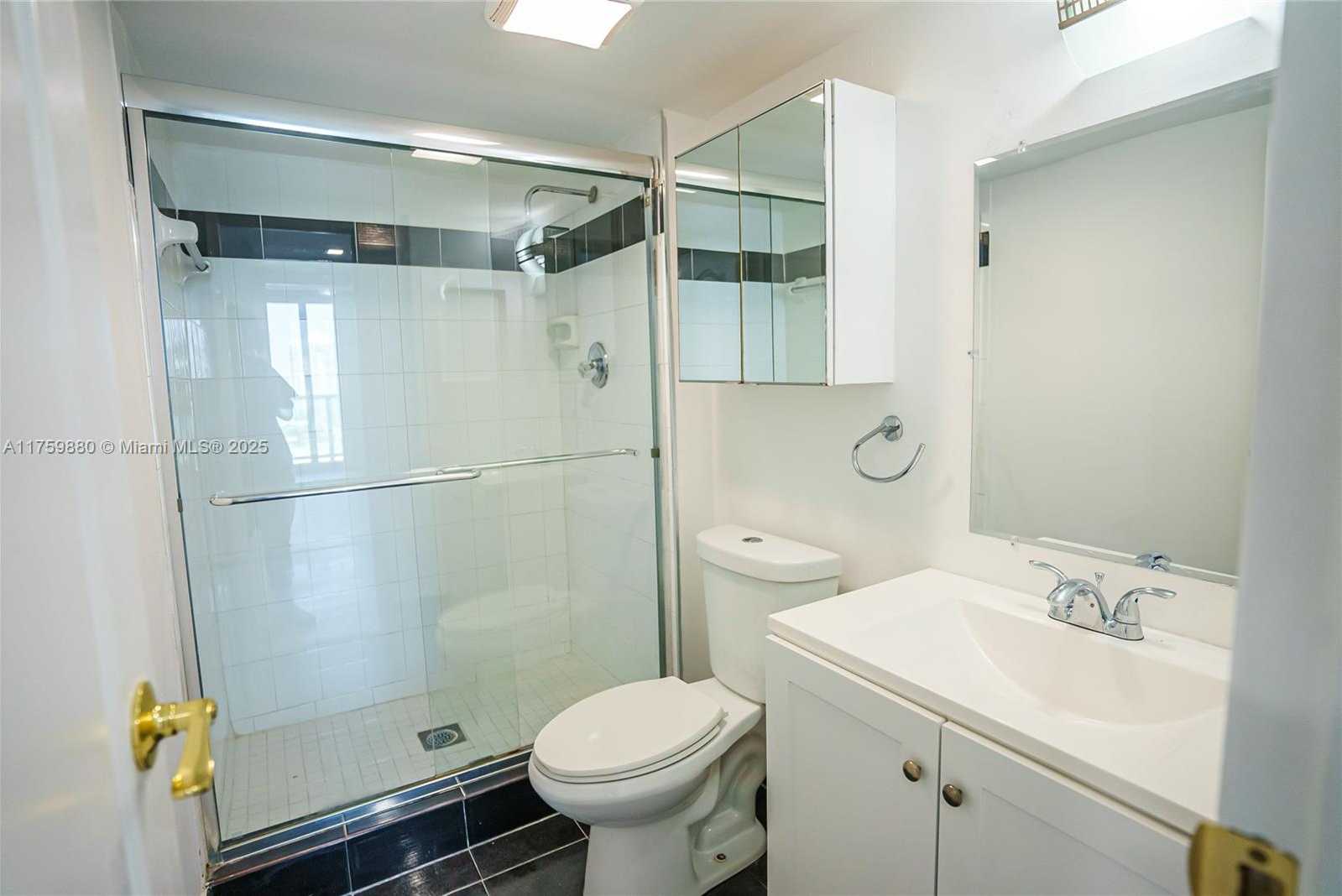Small Image of 100 BAYVIEW DR #2028, Sunny Isles Beach Number 14