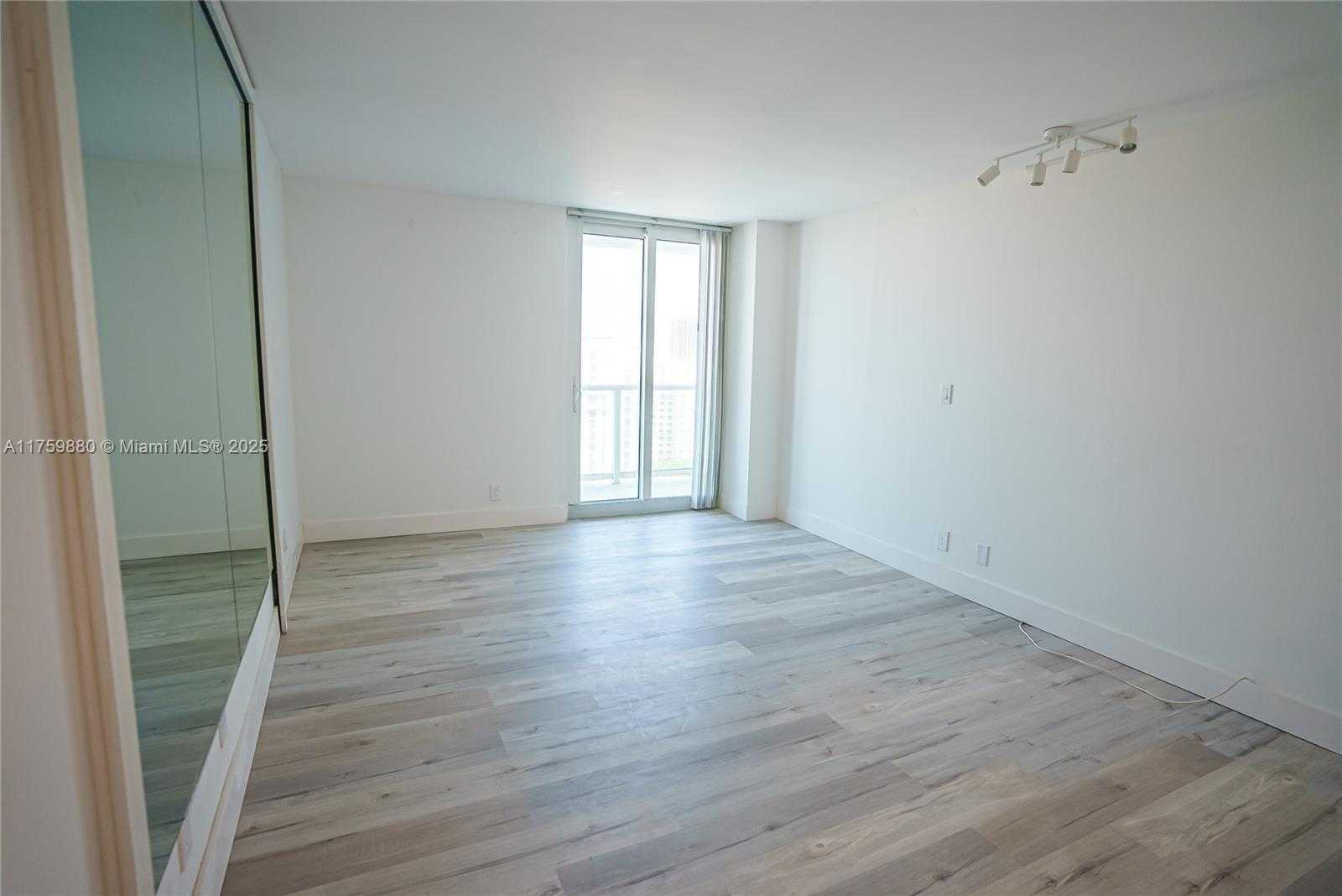 Small Image of 100 BAYVIEW DR #2028, Sunny Isles Beach Number 19