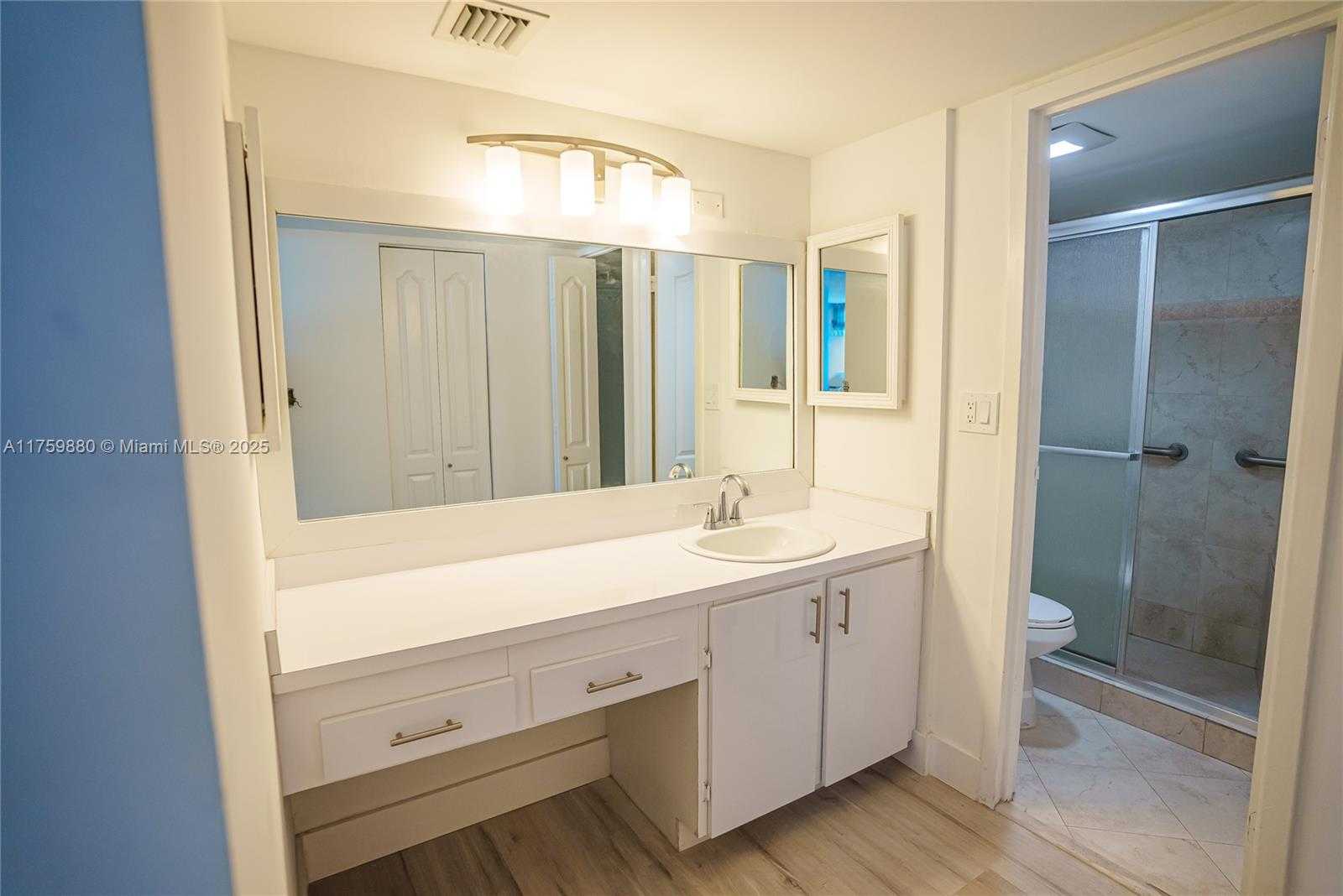 Small Image of 100 BAYVIEW DR #2028, Sunny Isles Beach Number 20