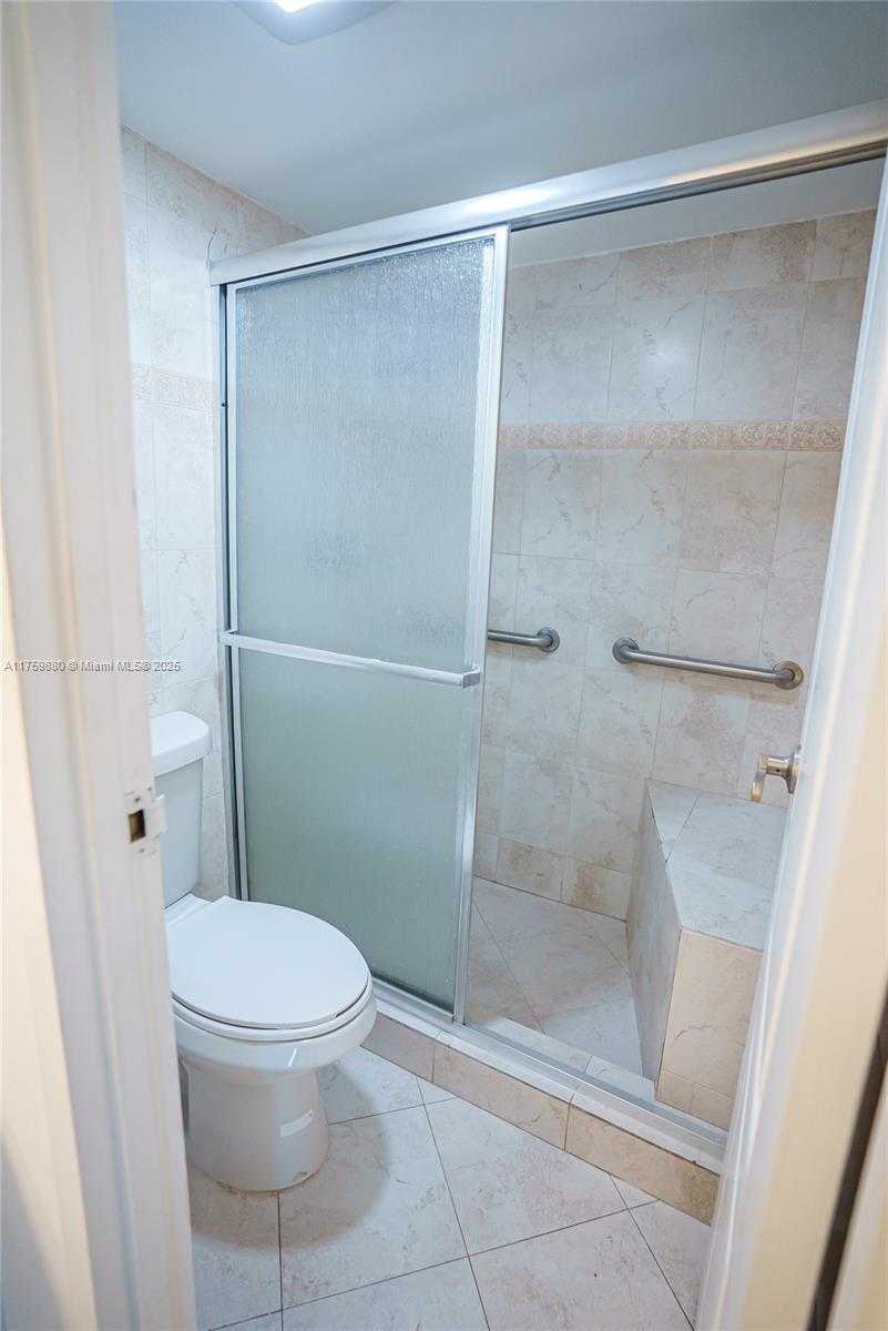 Small Image of 100 BAYVIEW DR #2028, Sunny Isles Beach Number 22