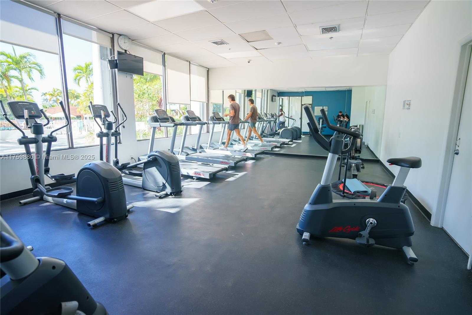 Small Image of 100 BAYVIEW DR #2028, Sunny Isles Beach Number 38