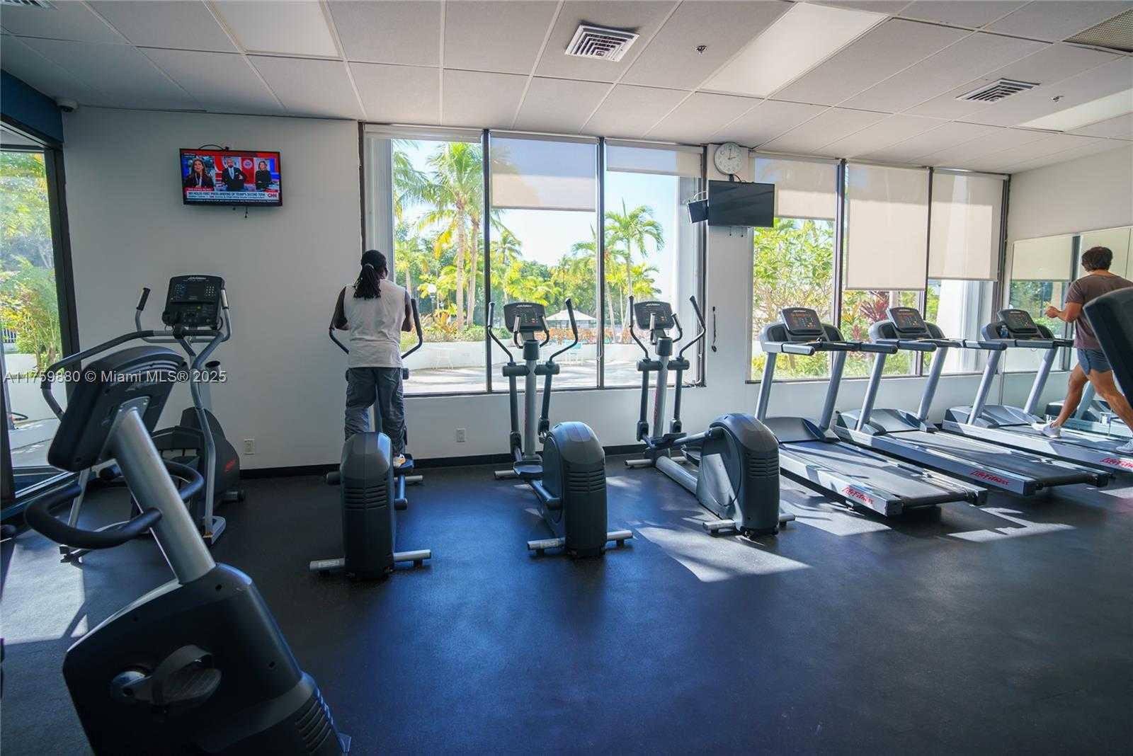 Small Image of 100 BAYVIEW DR #2028, Sunny Isles Beach Number 39