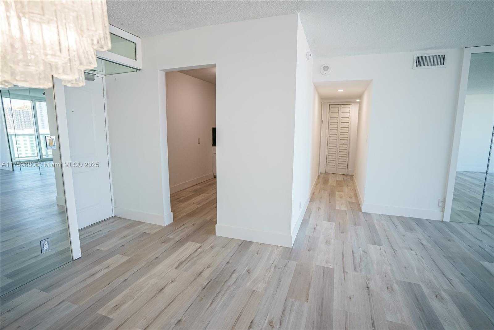 Small Image of 100 BAYVIEW DR #2028, Sunny Isles Beach Number 7