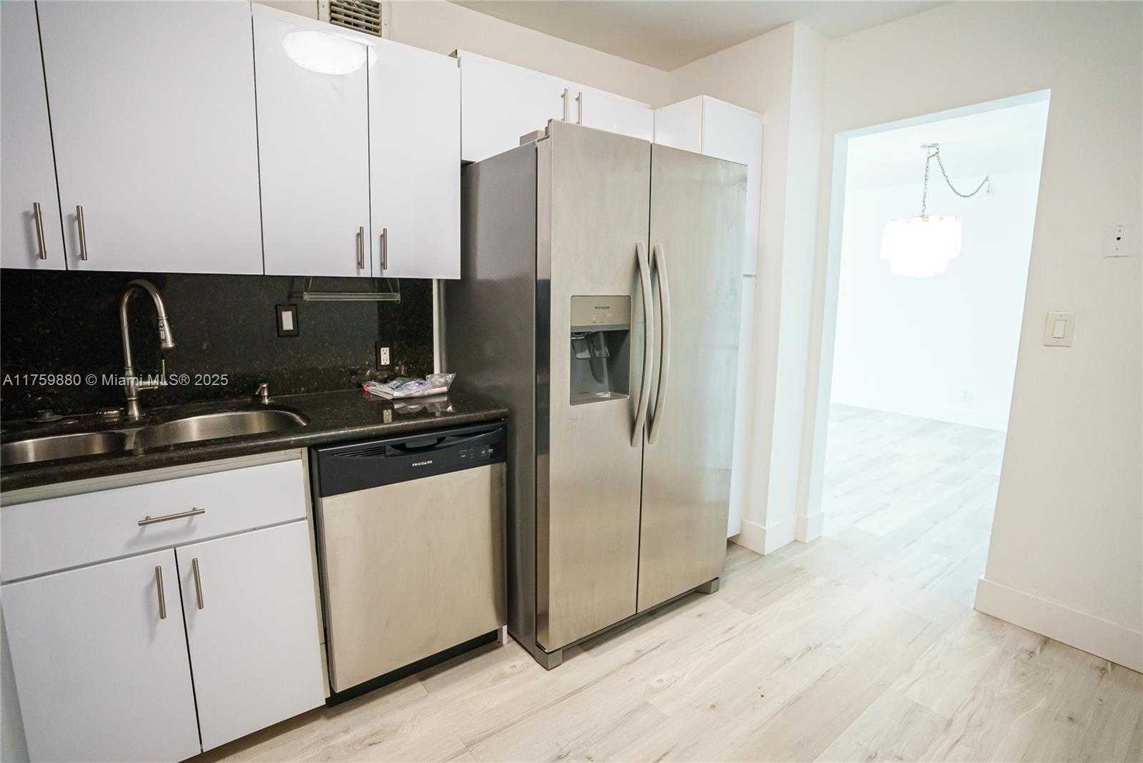 Small Image of 100 BAYVIEW DR #2028, Sunny Isles Beach Number 9